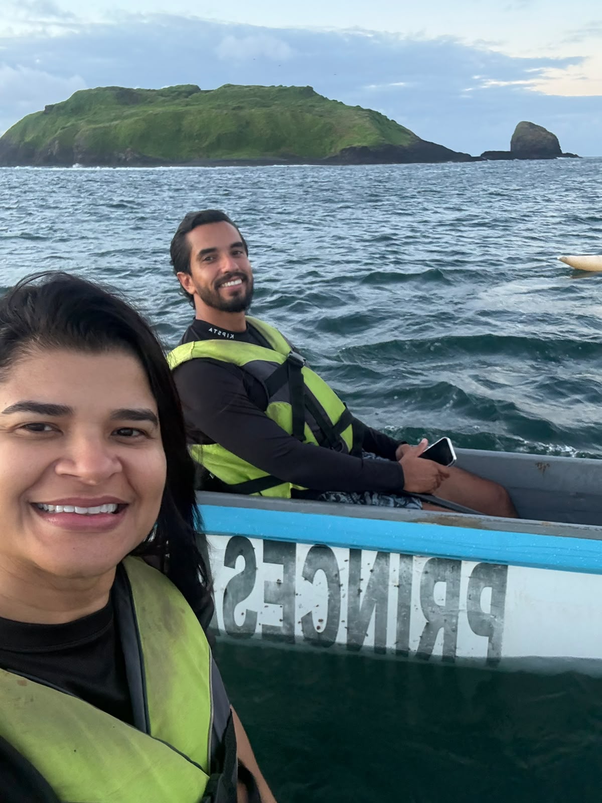 Casal da Maceió Due Turismo durante passeio de barco